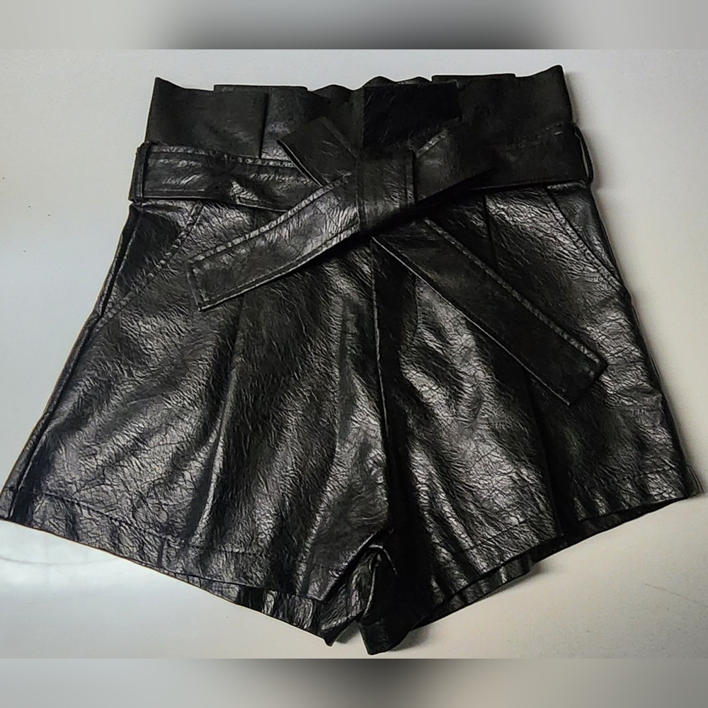 Venti6 Black Vegan Leather Women High Waisted Shorts Sz Large. Excellent Cond